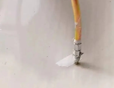 崇礼瓷砖空鼓维修公司专业解答在瓷砖铺贴过程中，如果使用的砂料过粗（如全部使用了粗砂），可能会导致以下问题