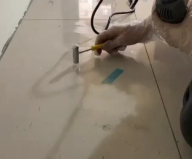 崇礼瓷砖开裂维修公司专业分享瓷砖在铺贴前如果没有沥干水分，将会导致以下问题
